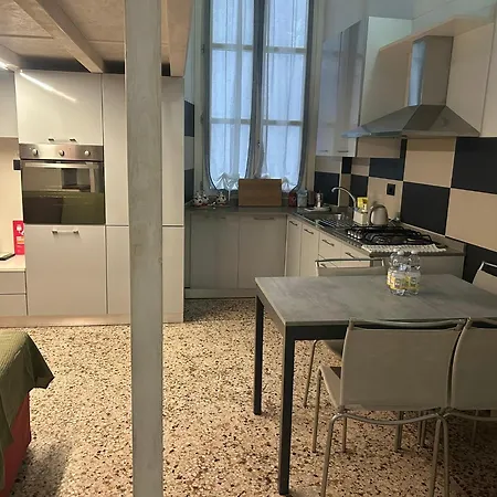 Storico Con Attrezzature Moderne Nel Centro Storico
