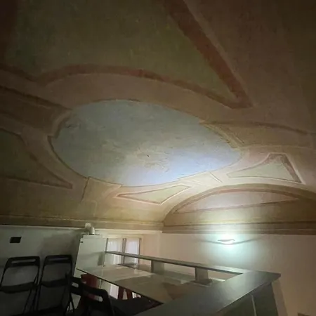 Storico Con Attrezzature Moderne Nel Centro Storico Genoa